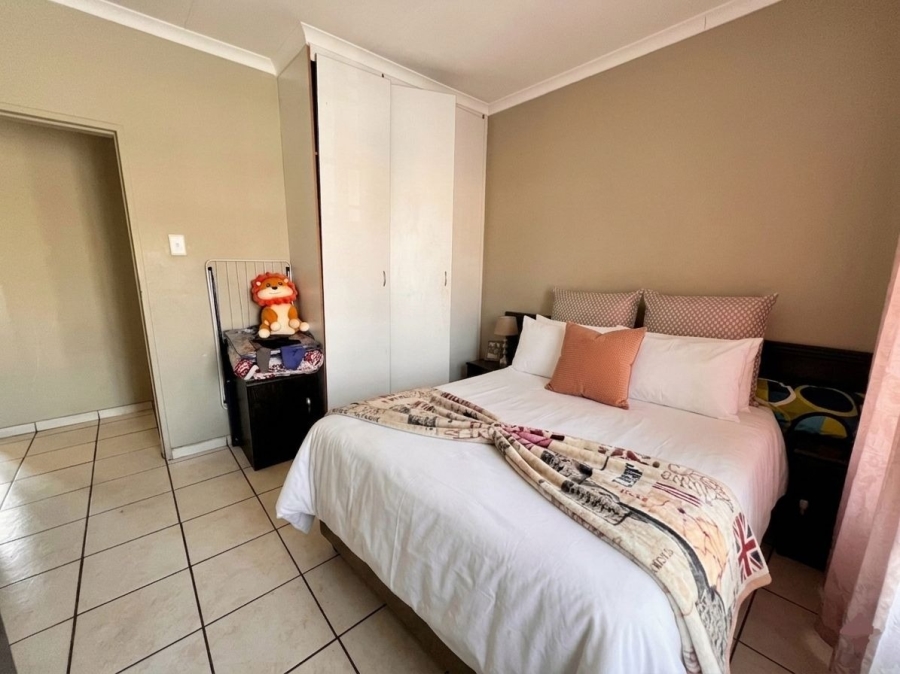 2 Bedroom Property for Sale in Oos Einde North West